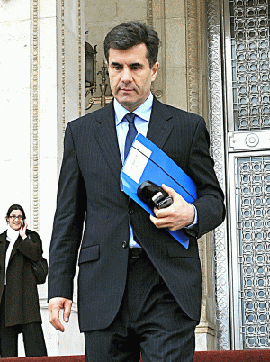Lucian Croitoru: Criza politică actuală întârzie în mod major cuplarea economiei româneşti la trendul de revenire a creşterii economice mondiale. Lucian Croitoru: Criza politică actuală întârzie în mod major cuplarea economiei româneşti la trendul de revenire a creşterii economice mondiale.